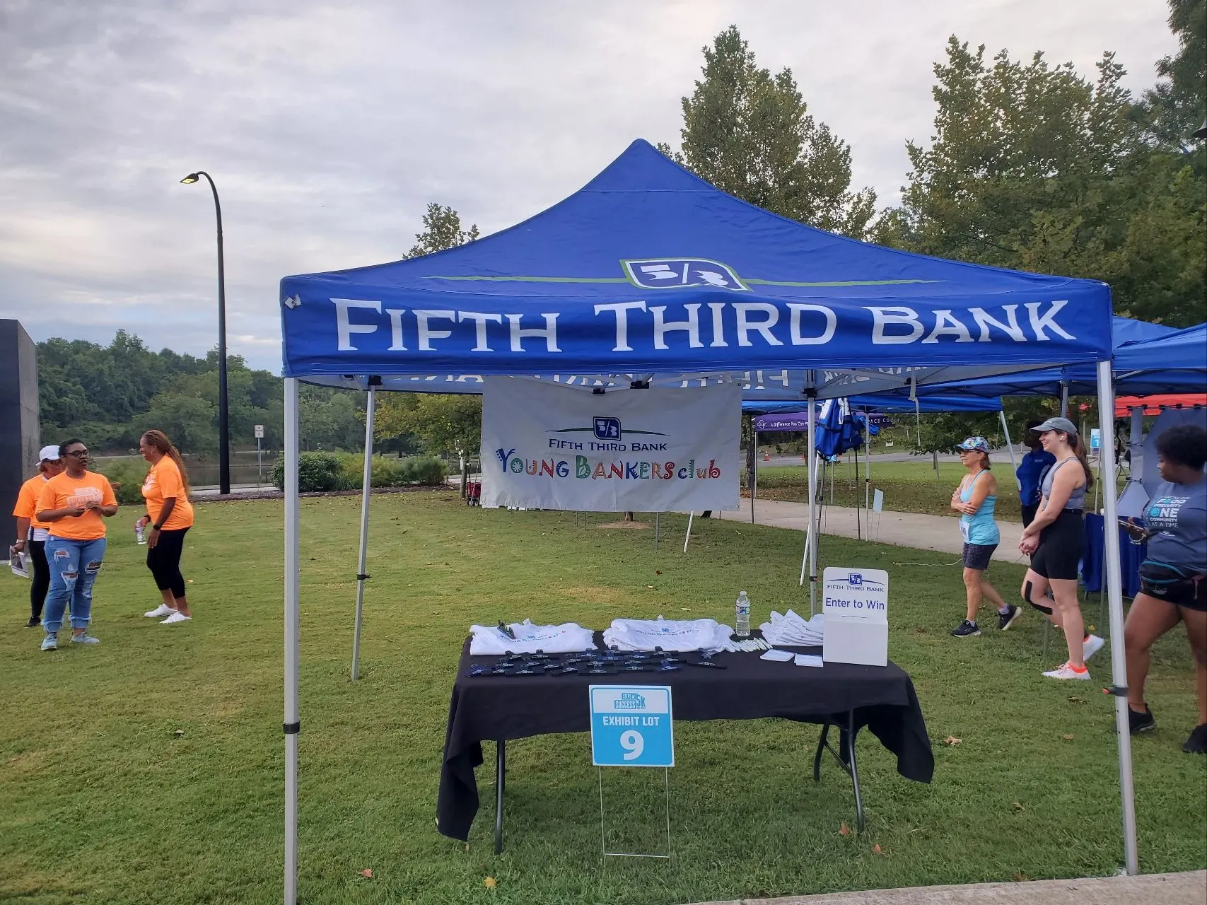 Fifth Third Bank Black ERG Participates in Annual 5K for Social Good detail 3