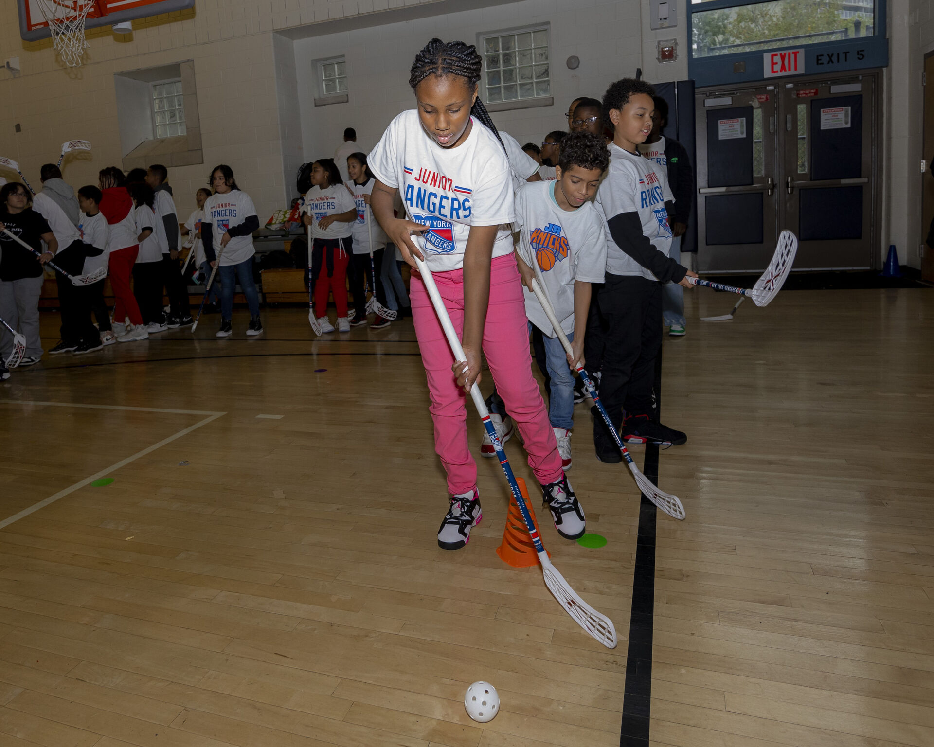 Madison Square Garden Sports Latinx ERG Hosts Bronx Field Day with Garden of Dreams for Hispanic Heritage Month detail 3