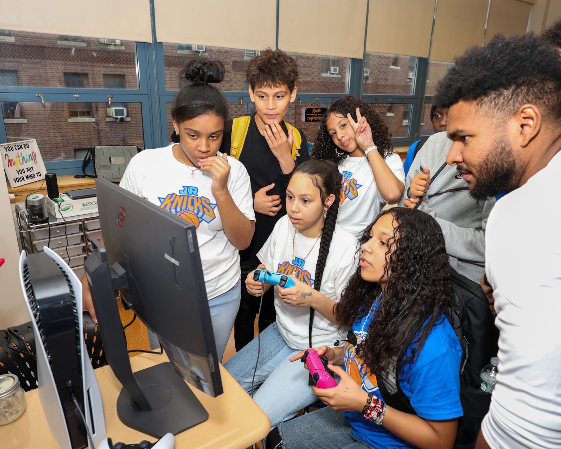 Madison Square Garden Sports Latinx ERG Hosts Bronx Field Day with Garden of Dreams for Hispanic Heritage Month detail 5