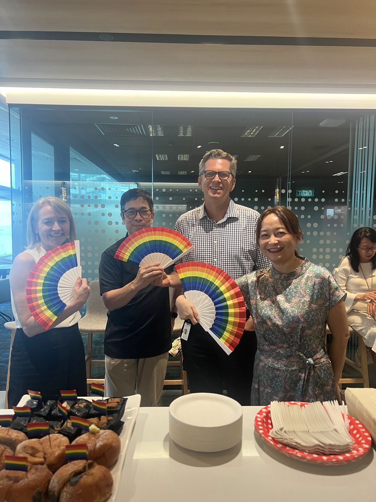 Juniper Networks LGBTQIA+ ERG Hosts Pride Fun Run, Drag Bingo, and Fireside Chats for Pride Month