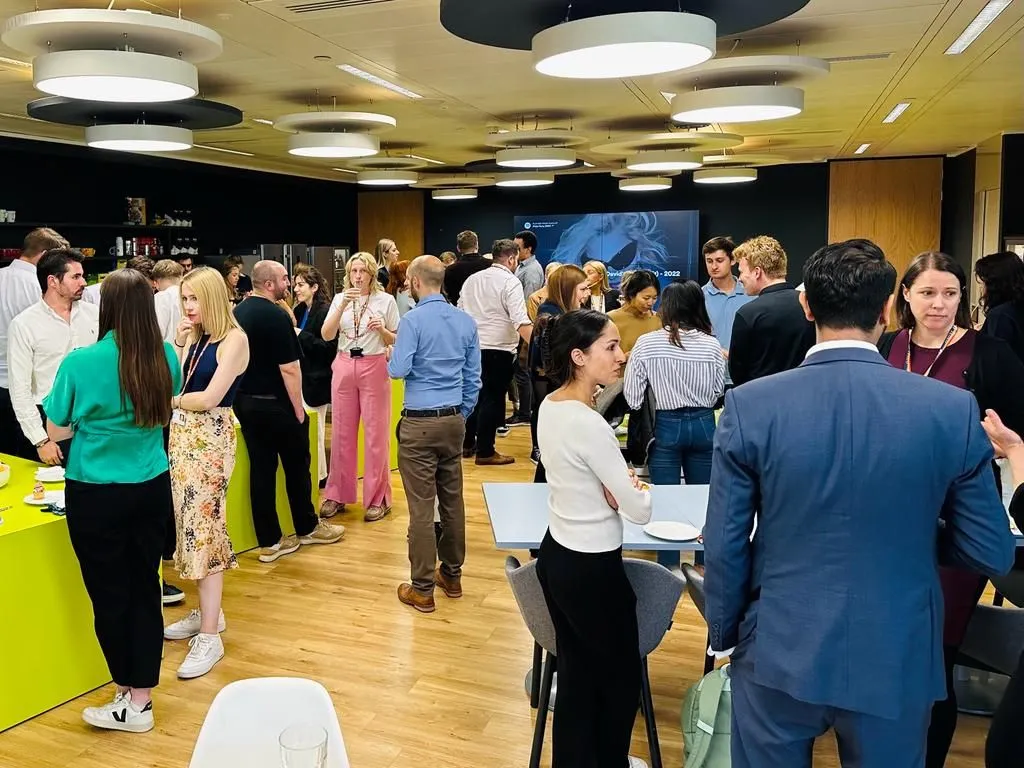 Teneo LGBTQIA+ ERG Hosts Drag Bingo Night to Kick Off Pride Month detail 5