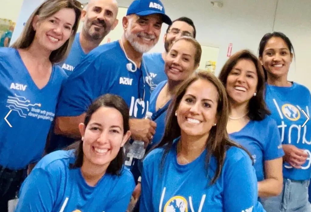 Visa Latinx ERG Volunteers at Feeding South Florida for Hispanic Heritage Month