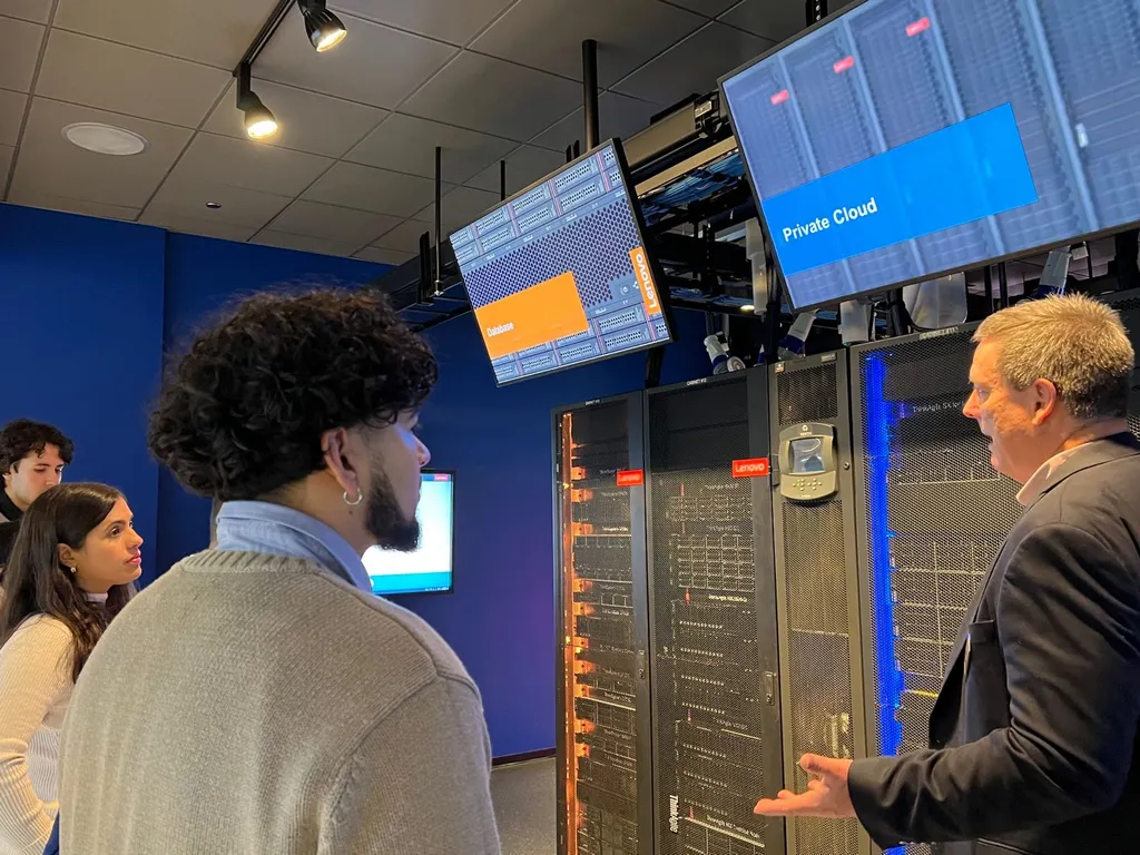 Lenovo Latinx ERG Hosts First Bilingual University Event for Hispanic Heritage Month