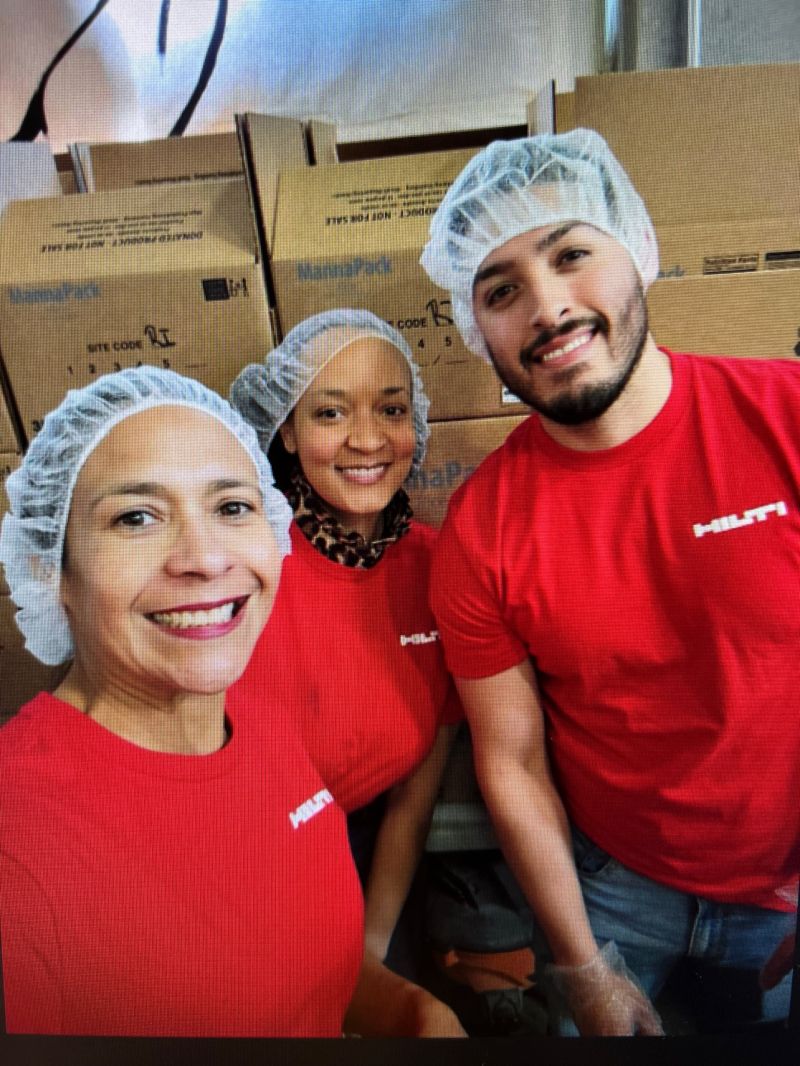 Latinx ERG Connects Colleagues in Community Service