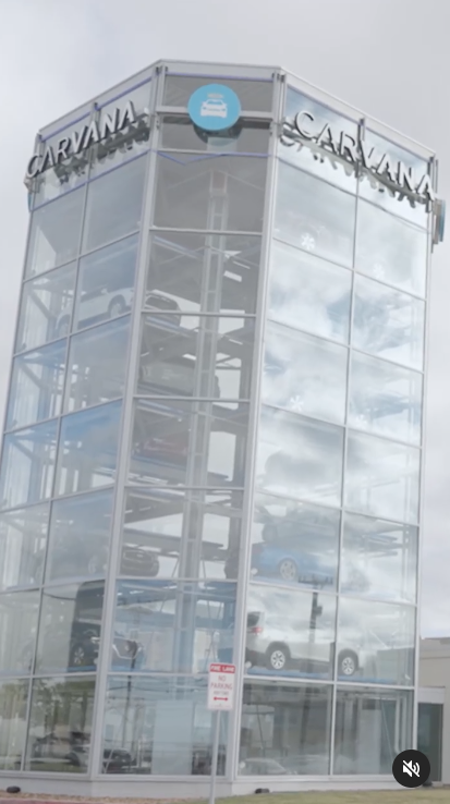 Carvana Latinx ERG Partners with Driving Single Parents for Vehicle Donation in San Antonio