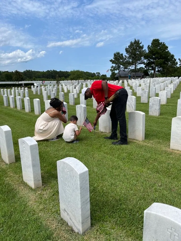Unison Veterans ERG Lays 20,000 Flags at Jacksonville National Cemetery for Memorial Day