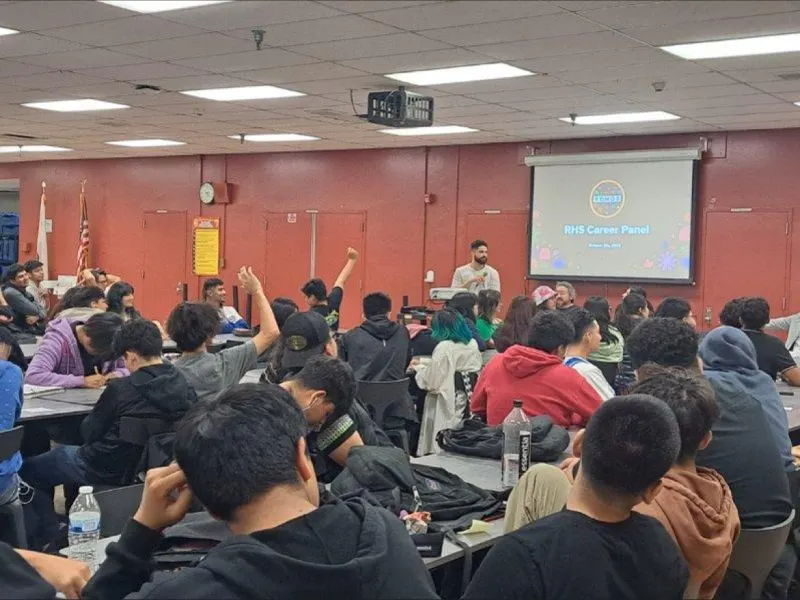 TikTok Latinx ERG Mentors 150 High School Students on STEM Careers for Hispanic Heritage Month detail 3